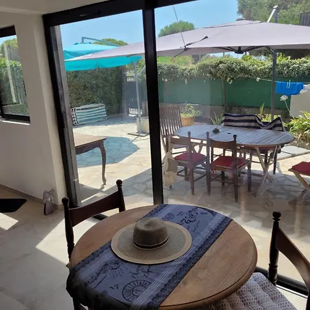 T3 70m2 Renove Rdc, 50m Plage,climatise Avec Grd Terrasse L'argentiere Апартаменты