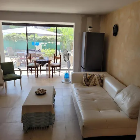 Апартаменты T3 70m2 Renove Rdc, 50m Plage,climatise Avec Grd Terrasse L'argentiere Ла-Лонд-ле-Мор