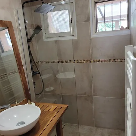 T3 70m2 Renove Rdc, 50m Plage,climatise Avec Grd Terrasse L'argentiere *